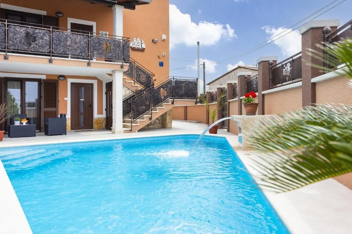Villa Vita In Porec - Haus Fuer 6-8 Personen Kastelir Croatia
