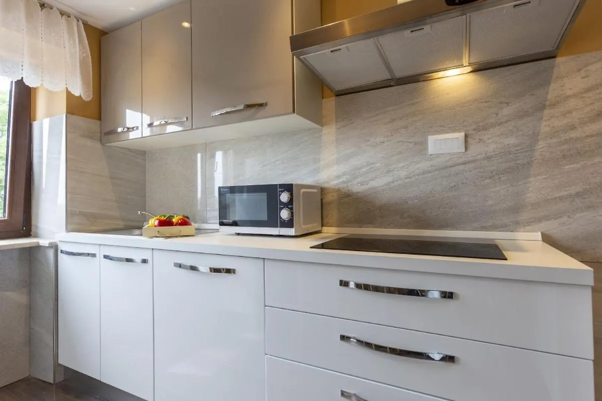 Villa Vita In Porec - Haus Fuer 6-8 Personen Kastelir