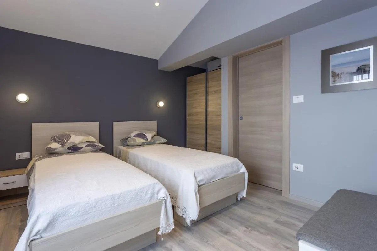 Villa Vita In Porec - Haus Fuer 6-8 Personen Kastelir