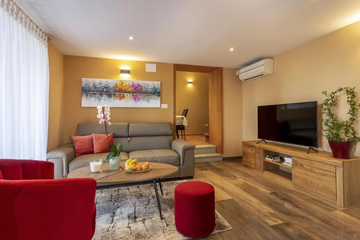 Villa Vita In Porec - Haus Fuer 6-8 Personen Kastelir