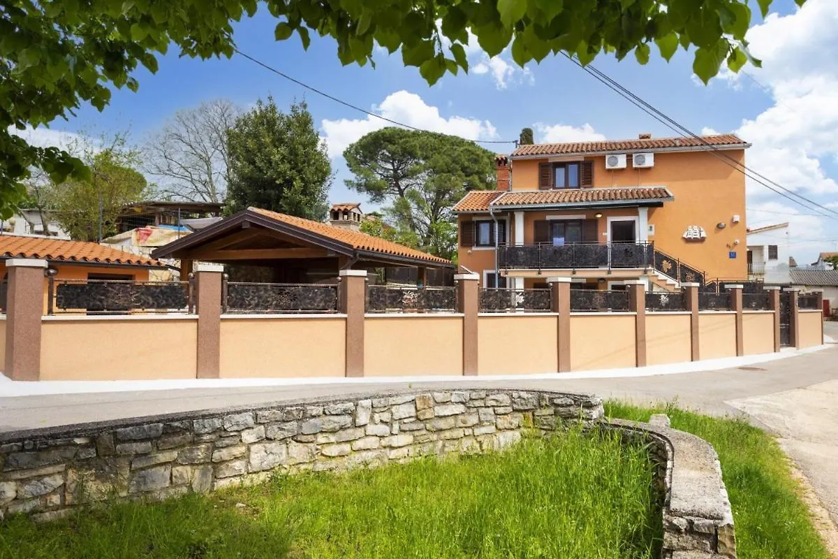 Villa Vita In Porec - Haus Fuer 6-8 Personen Kastelir