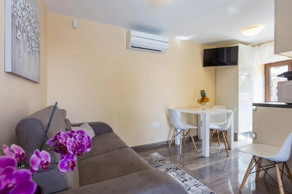 Villa Vita In Porec - Haus Fuer 6-8 Personen Kastelir
