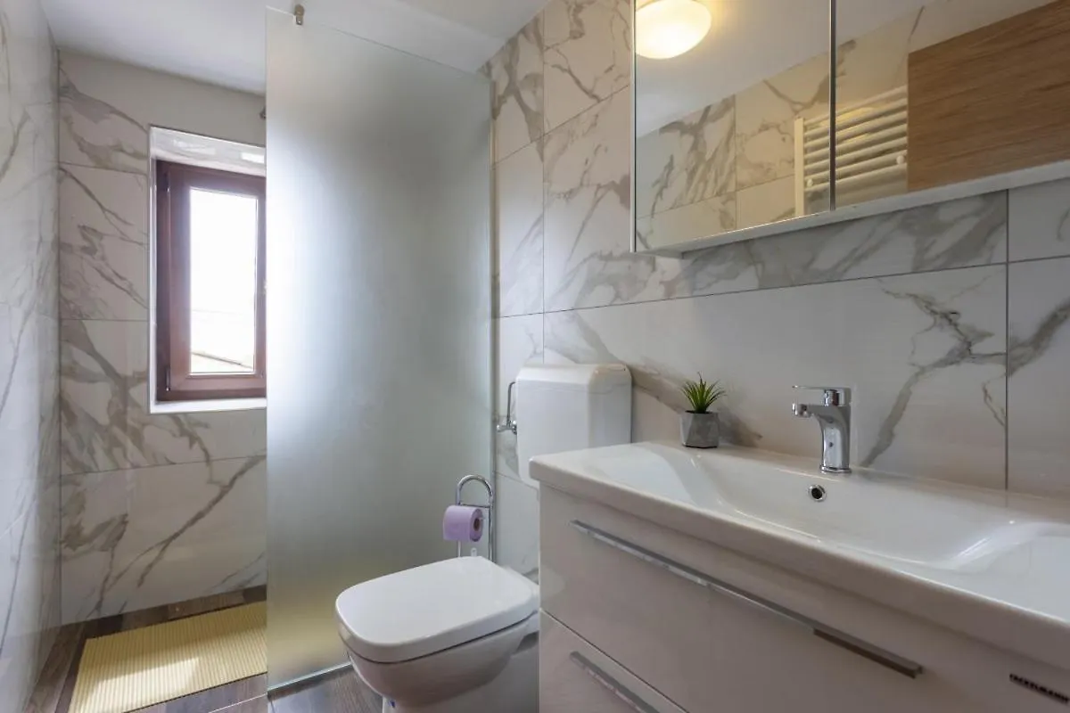 Villa Vita In Porec - Haus Fuer 6-8 Personen Kastelir