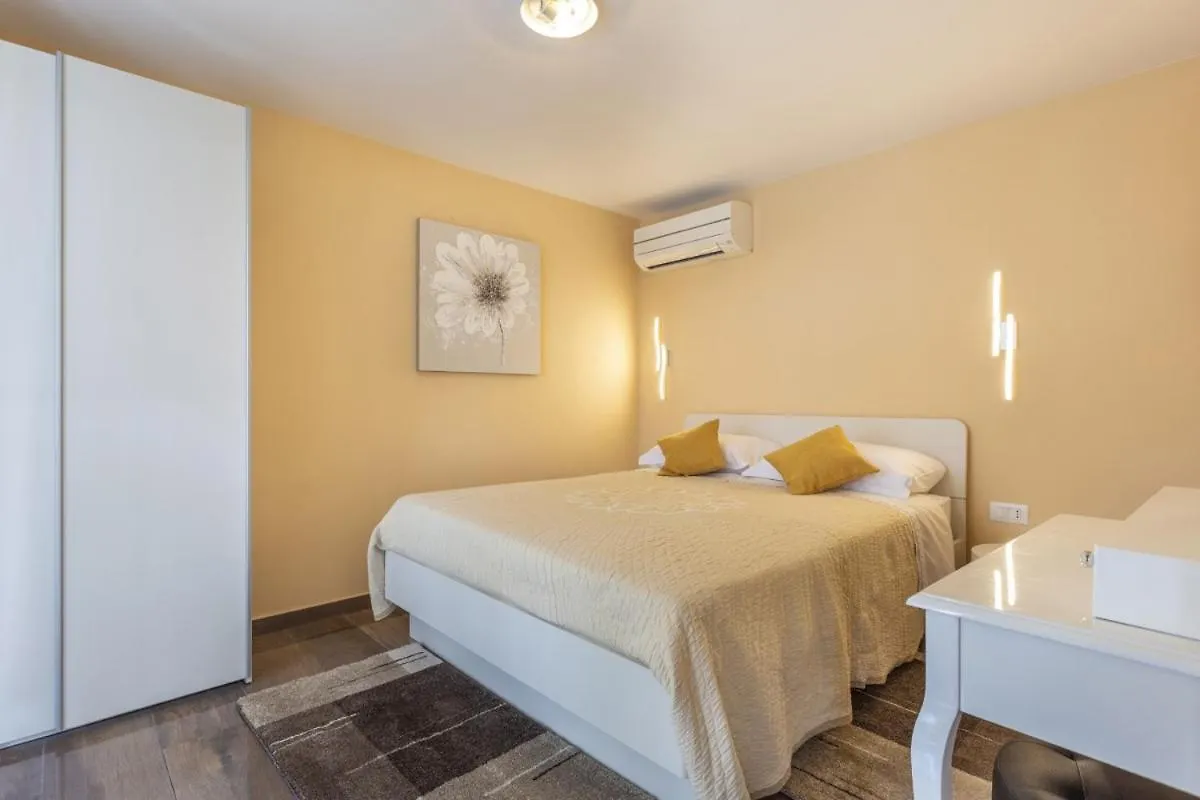 Villa Vita In Porec - Haus Fuer 6-8 Personen Kastelir