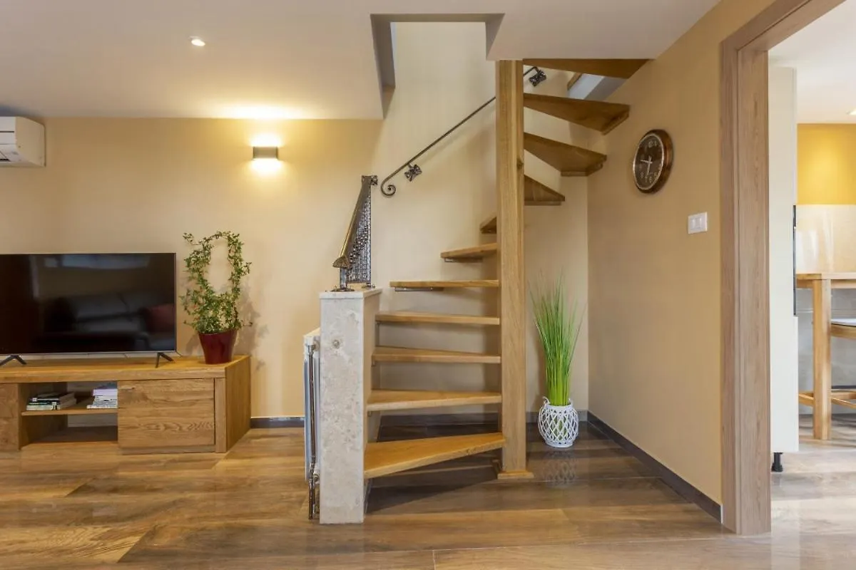 Villa Vita In Porec - Haus Fuer 6-8 Personen Kastelir