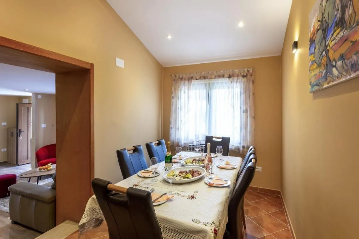 Villa Vita In Porec - Haus Fuer 6-8 Personen Kastelir