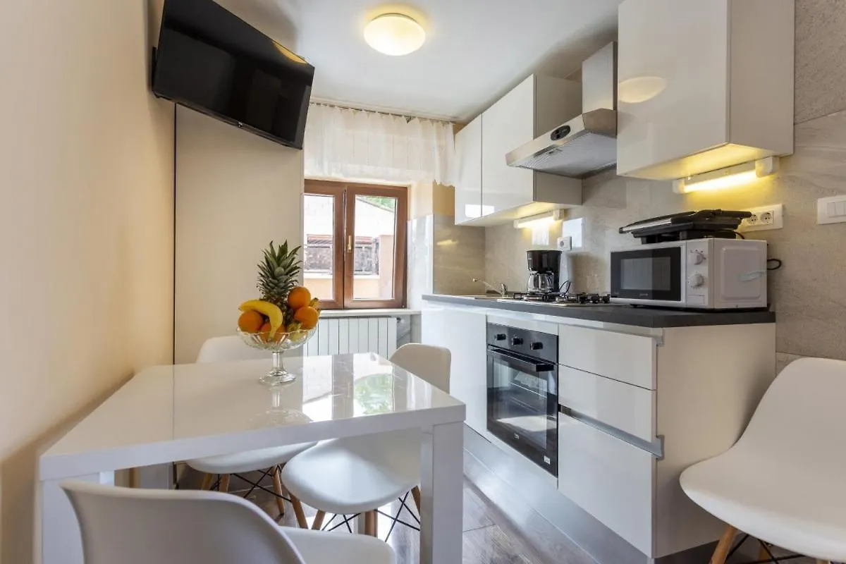 Villa Vita In Porec - Haus Fuer 6-8 Personen Kastelir