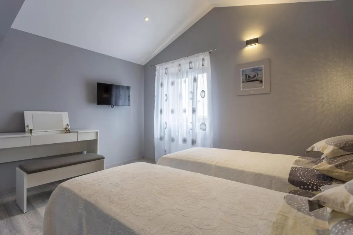 Villa Vita In Porec - Haus Fuer 6-8 Personen Kastelir